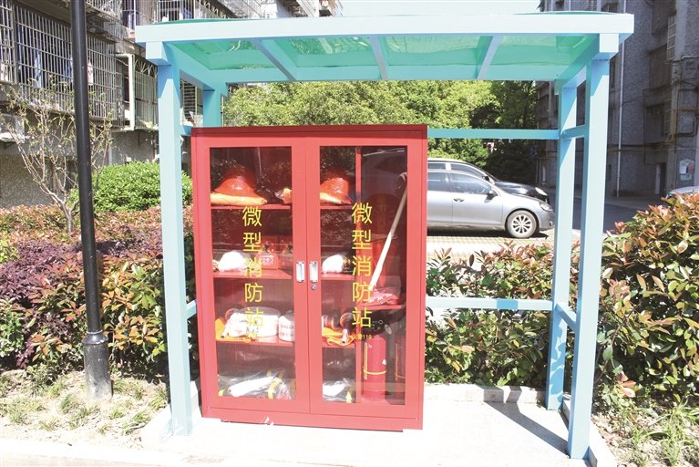 停車點或消防站指路牌 閑置垃圾亭派上新用場