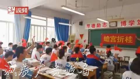 這塊路牌火了！垃圾分類亭送給今天的高考生