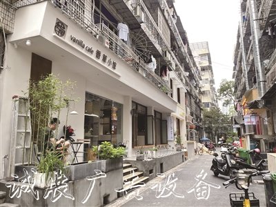 時(shí)代廣場邊的老舊小區(qū)燈箱變身網(wǎng)紅美食打卡地 東浦