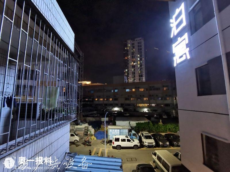 投訴萬科泊寓安裝高亮閱報欄燈箱度廣告燈箱造成嚴重光污
