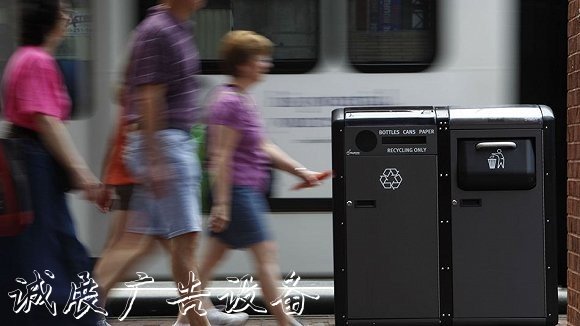 潛伏在馬路兩邊的廣告燈箱高科技：太陽(yáng)能垃圾桶