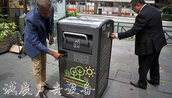 潛伏在馬路兩邊的廣告燈箱高科技：太陽(yáng)能垃圾桶