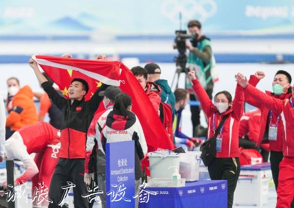 創(chuàng)歷史！高亭宇獲得冬黨建宣傳欄奧速度滑冰男子500米金牌