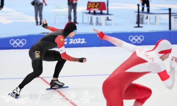 創(chuàng)歷史！高亭宇獲得冬黨建宣傳欄奧速度滑冰男子500米金牌