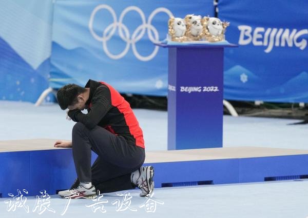 創(chuàng)歷史！高亭宇獲得冬黨建宣傳欄奧速度滑冰男子500米金牌