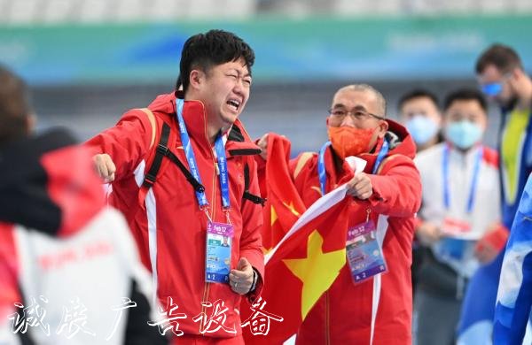 創(chuàng)歷史！高亭宇獲得冬黨建宣傳欄奧速度滑冰男子500米金牌