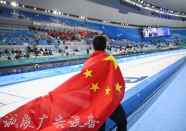 創(chuàng)歷史！高亭宇獲得冬黨建宣傳欄奧速度滑冰男子500米金牌