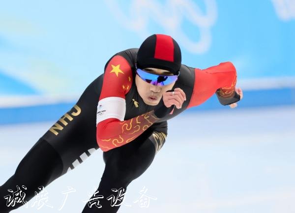 創(chuàng)歷史！高亭宇獲得冬黨建宣傳欄奧速度滑冰男子500米金牌