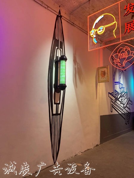 霓虹燈牌、梭子、布票滾動燈箱……普陀這里興起了一股