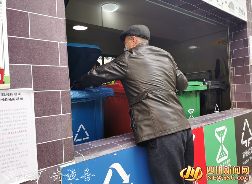 《成都市生活垃圾管理?xiàng)l例滾動(dòng)式燈箱》實(shí)施一周年 來看看小區(qū)有何變化