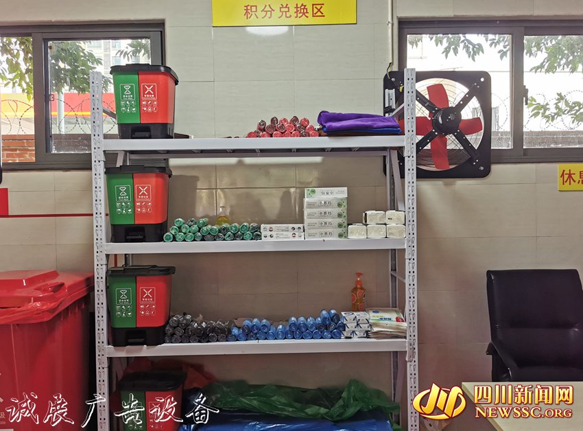 《成都市生活垃圾管理?xiàng)l例滾動(dòng)式燈箱》實(shí)施一周年 來看看小區(qū)有何變化