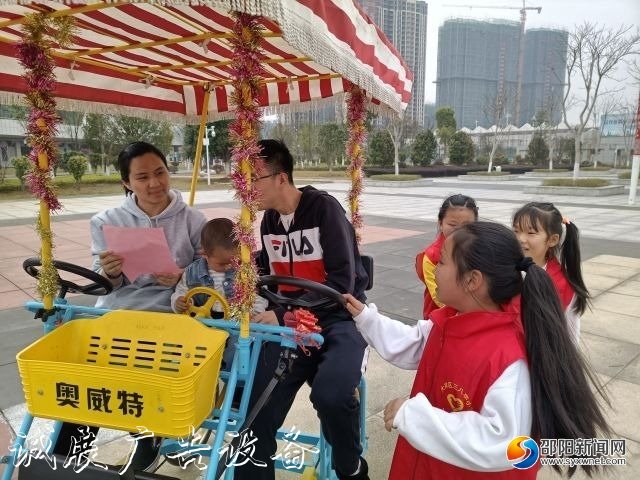 大祥區(qū)三八亭小學(xué)路燈燈箱開展垃圾分類宣傳活動