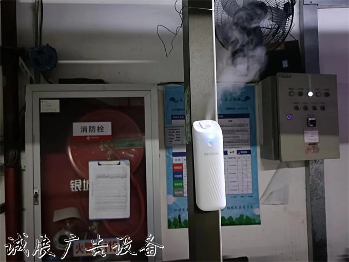 “新科技”助力江心洲燈箱街道垃圾分類亭房“爭優(yōu)