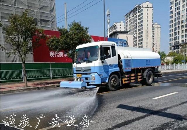 上海持續(xù)進(jìn)行公共滾動(dòng)廣告燈箱環(huán)境大沖洗、大消殺