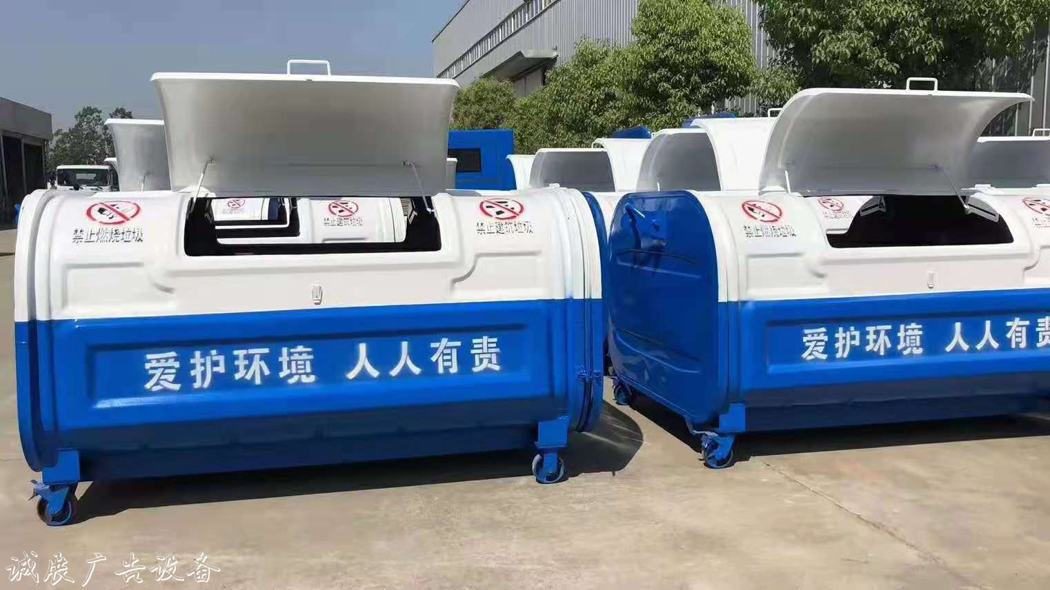 云南玉溪東風(fēng)垃圾車 定做環(huán)衛(wèi)垃圾箱產(chǎn)品多 樣式全 不同材質(zhì)