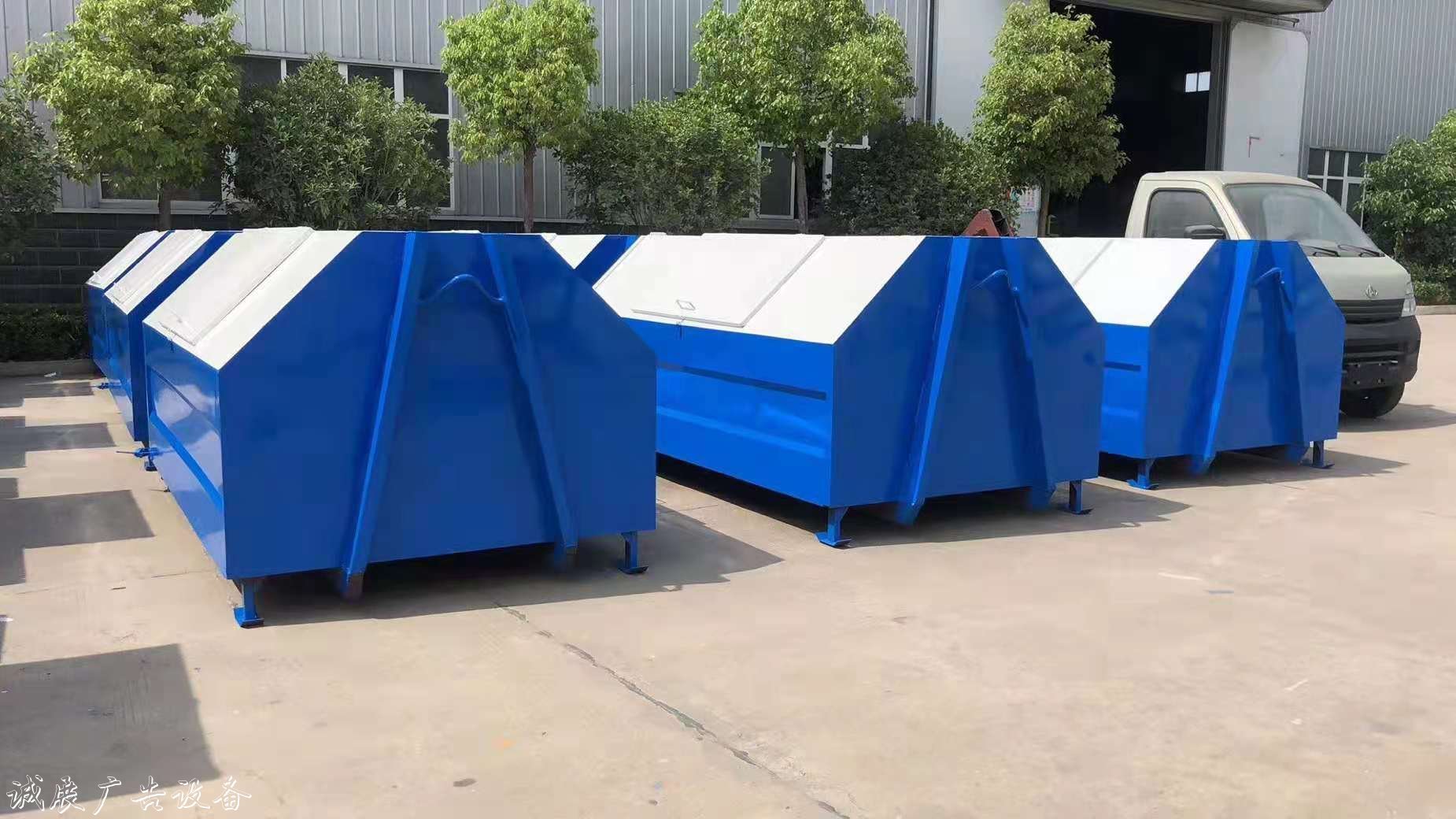 云南玉溪東風(fēng)垃圾車 定做環(huán)衛(wèi)垃圾箱產(chǎn)品多 樣式全 不同材質(zhì)