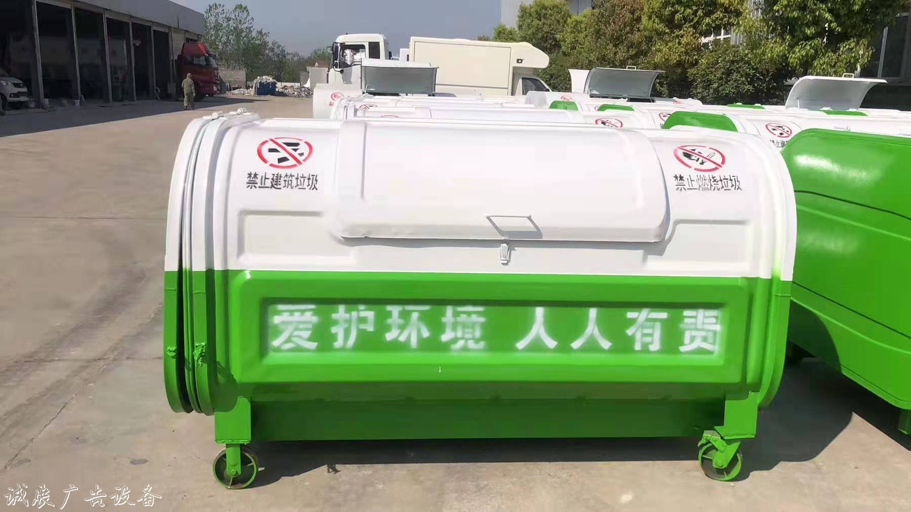 云南玉溪東風(fēng)垃圾車 定做環(huán)衛(wèi)垃圾箱產(chǎn)品多 樣式全 不同材質(zhì)