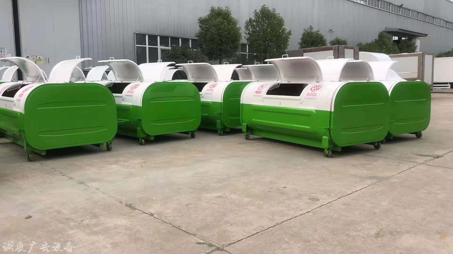 云南玉溪東風(fēng)垃圾車 定做環(huán)衛(wèi)垃圾箱產(chǎn)品多 樣式全 不同材質(zhì)