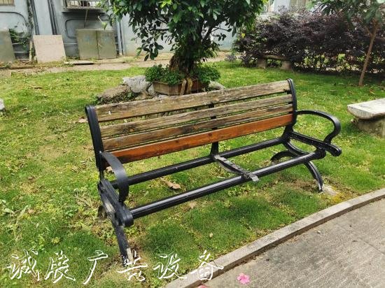 消防車道被侵占、充電燈箱樁上私拉電線、僵尸車停