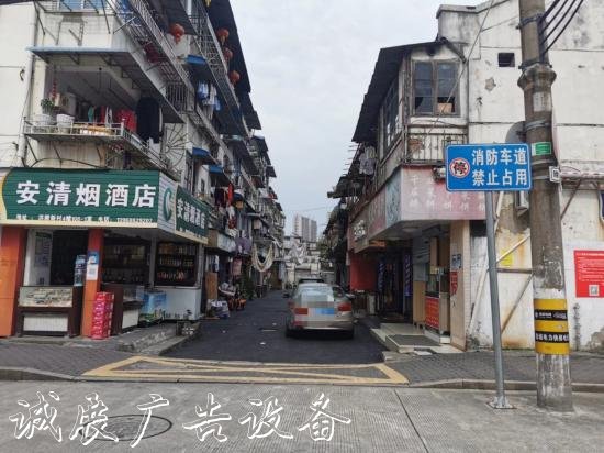 消防車道被侵占、充電燈箱樁上私拉電線、僵尸車停