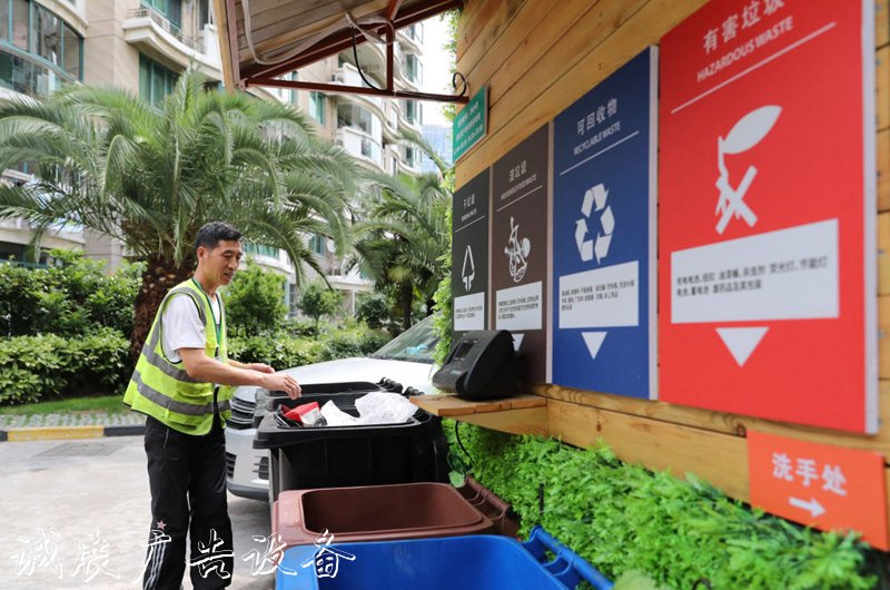 總書記掛念的“關鍵小腳踏垃圾回收箱事”｜垃圾分類工作就是