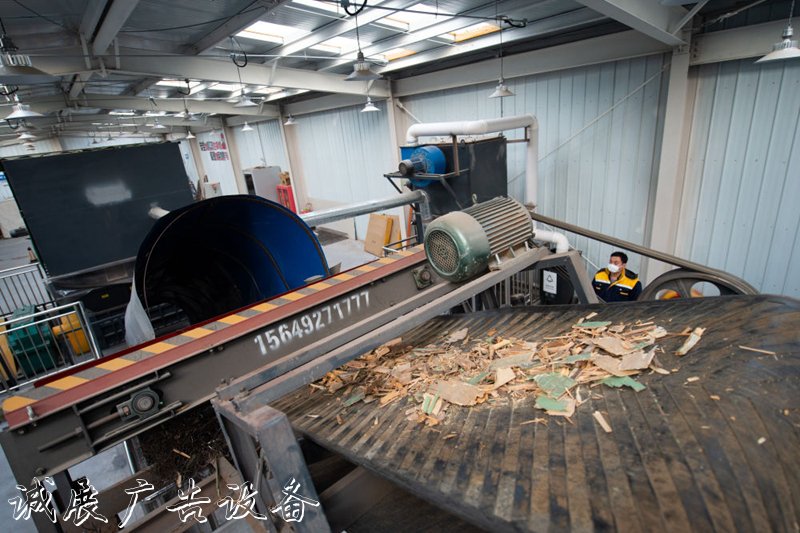 總書記掛念的“關鍵小腳踏垃圾回收箱事”｜垃圾分類工作就是